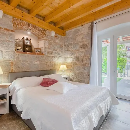 Jes Old Town Luxury Rooms Split Exterior photo