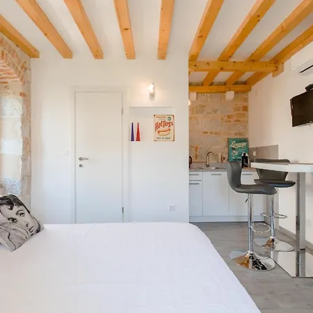 Jes Old Town Luxury Rooms Split Exterior photo